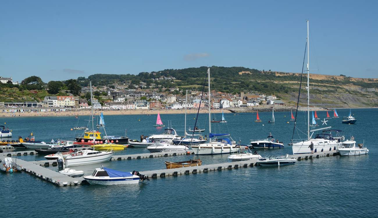 Nearby Lyme Regis has something for everyone, Dinosaur and fossil museums, fishing trips, some great cafes, pubs and restaurants, or you may choose just to watch the world go by.