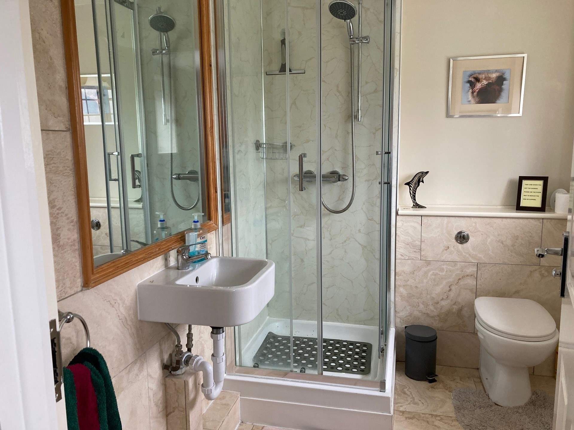 The shower-room has a new shower-door. This image is for information purposes.