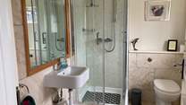 The shower-room has a new shower-door. This image is for information purposes.