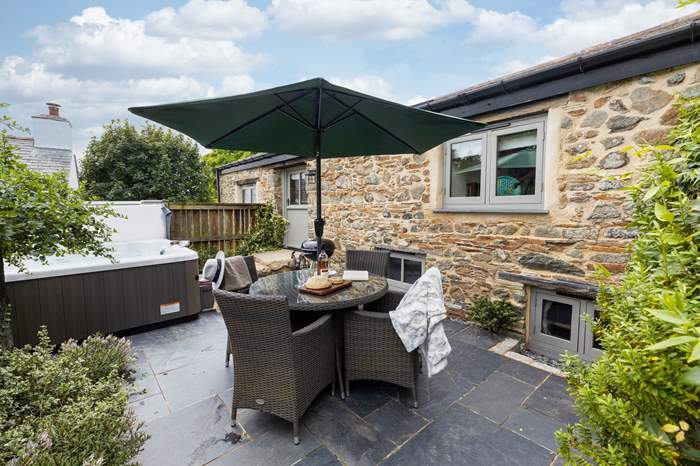 The Old Dairy is a 2 bedroom, dog friendly holiday cottage with hot tub in Altarnun, North Cornwall.