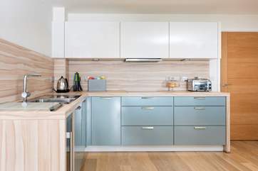 The kitchen is so well equipped.
