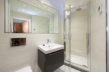 The en suite shower-room.