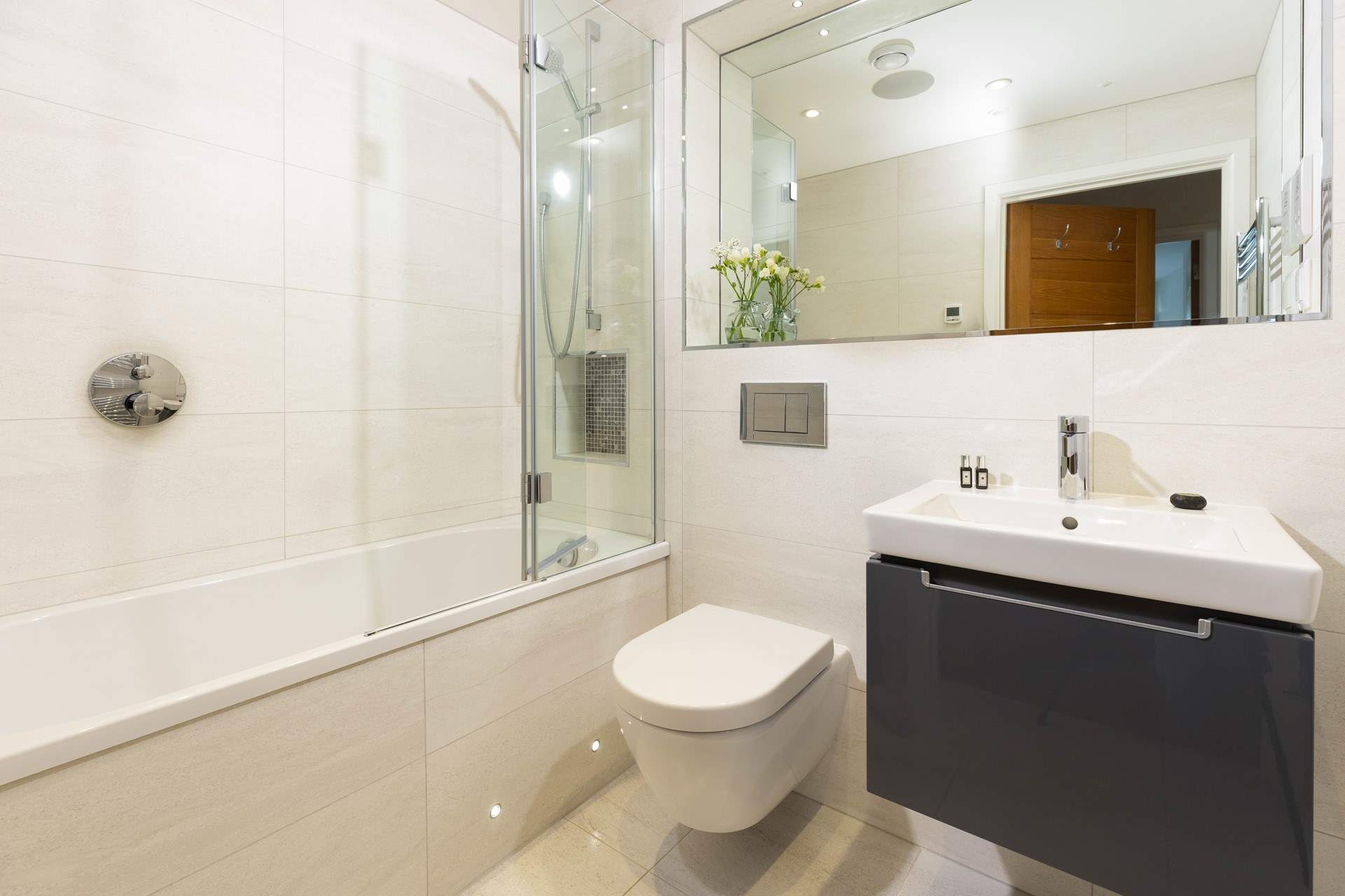 A luxury family bathroom to wash away the sandy day.