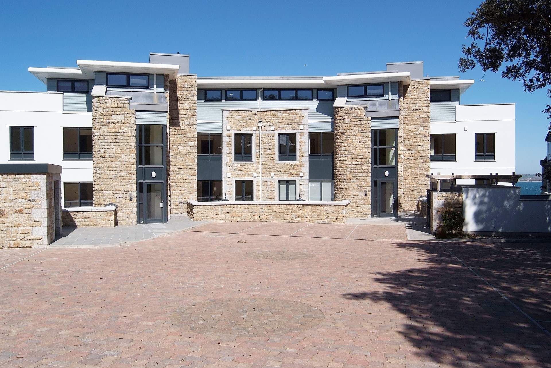 An allocated private parking space is available for you so park up and explore St Ives on foot.