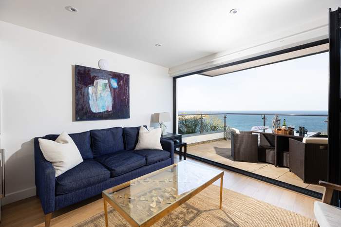 The Lower Deck-Morwenstow 6 is a 2 bedroom holiday apartment with sea views in St Ives, West Cornwall.