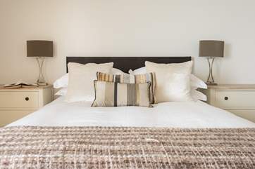 The main bedroom, with exceptional mattresses to ensure a super night's sleep.