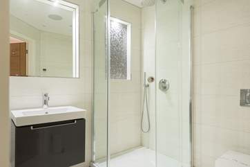 The en suite shower-room.