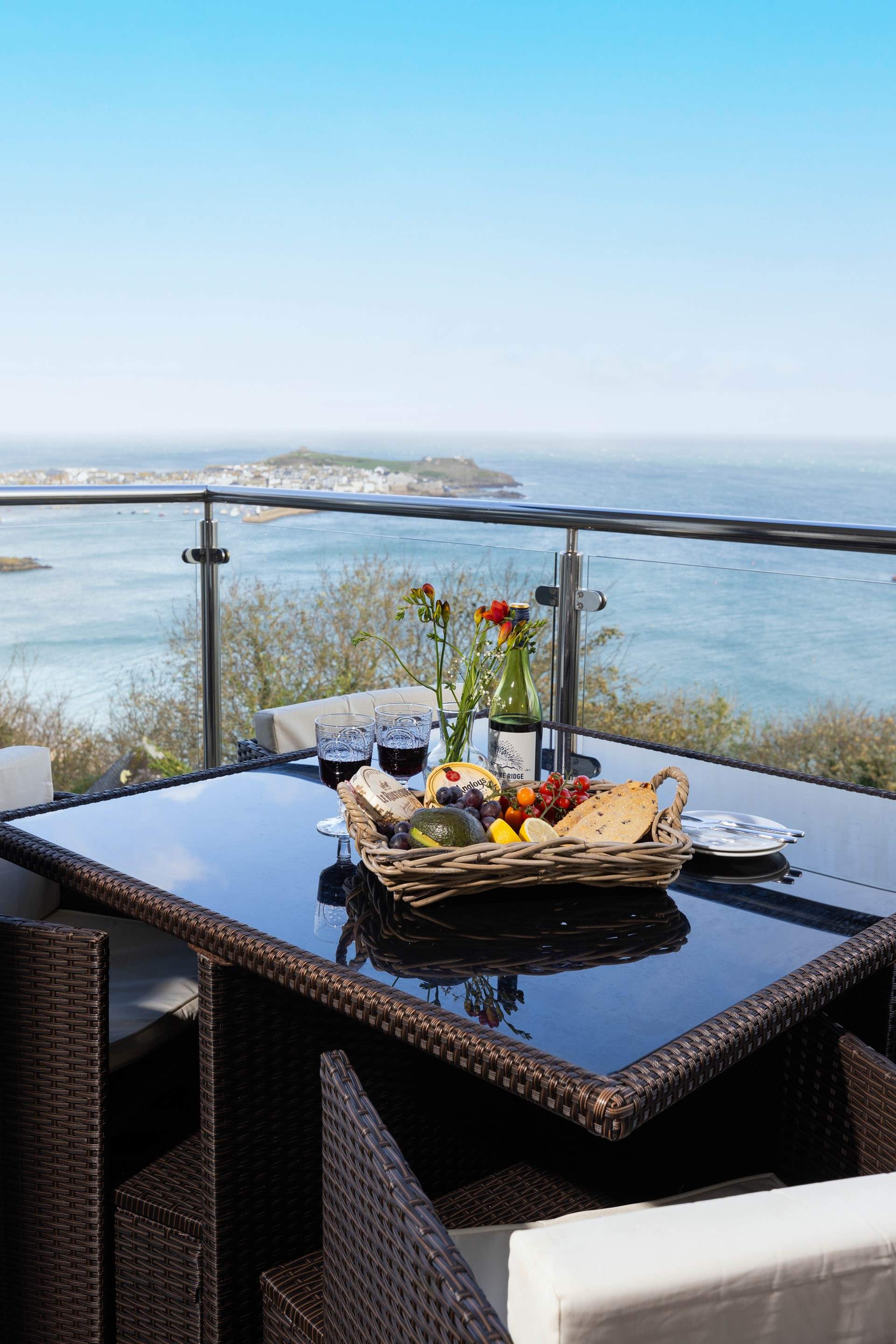 Enjoy a meal al fresco and admire the mesmerising views of the shimmering turquoise waters from this stunning apartment.