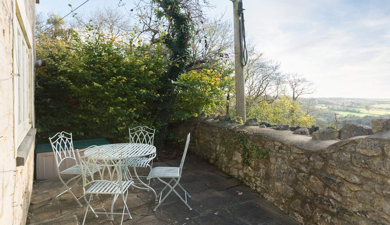 The cottage is in a very pretty hamlet at the top of a lovely valley, just two miles from Bath. There is a pub within walking distance in Monkton Combe - just down the hill.