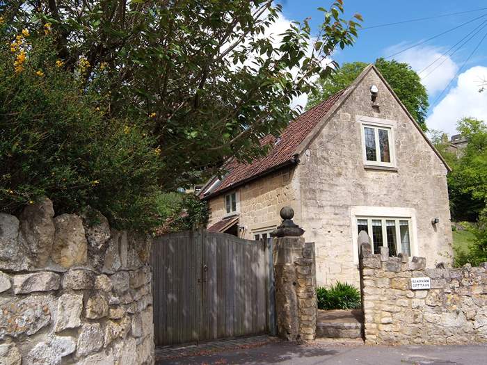 Kingham Cottage, Sleeps 4 in Bath