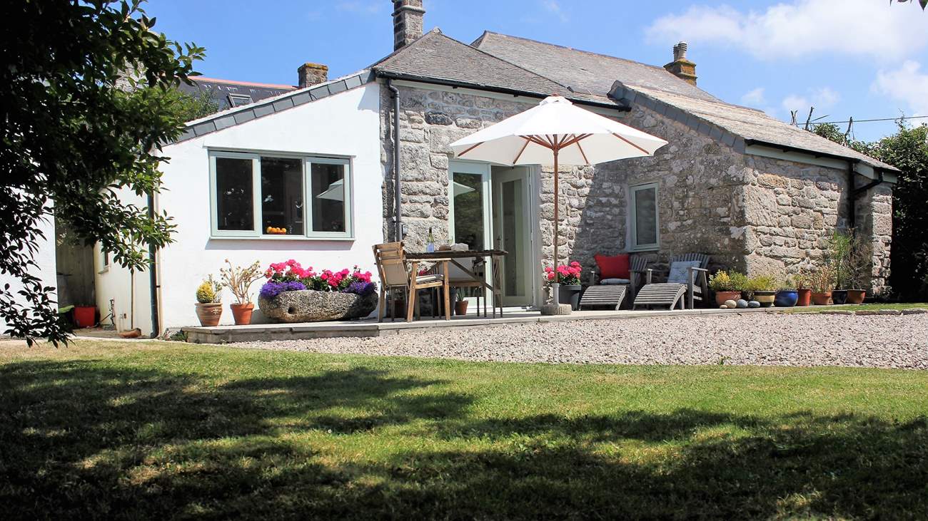 The lovely exterior of Mackerel Sky.