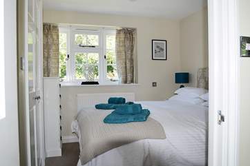 Enjoy a wonderful sleep in the super-comfy 'zip and link' (king-size or 2'6 twin) bed.