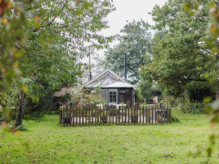 Owl's Nest Cottage, Sleeps 2 in Sherborne