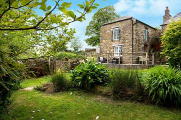 Welltown Barn enjoys a spectacular rural setting.
