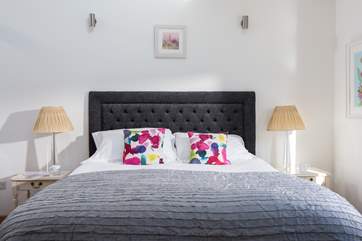 A super-king size (6') bed....plenty of space to spead out!