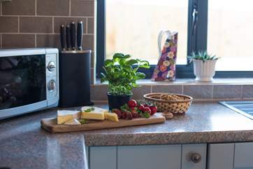 The kitchen-area is fully equipped.