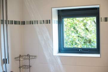 There is level access to the shower-area.