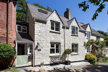 The outside of this gorgeous semi-detached cottage.