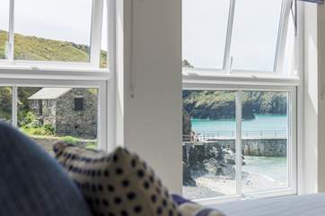 No need to get out of bed to enjoy the fabulous view.