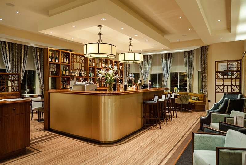 The gorgeous Art Deco inspired Glenbervie Bar.