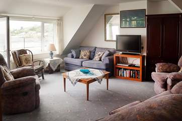 Light floods into this spacious room where you will be captivated by the views, who needs television!