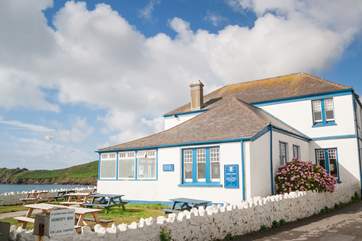 The Paris offers good food, great local hospitality and a fun quiz night once a week.