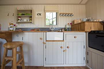 The fully fitted kitchen-area with all the equipment you will need including a toaster!