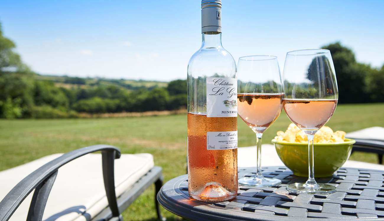 The setting is just lovely for al fresco meals with a panoramic view.