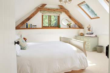 This gorgeous bedroom has a wonderful sleigh bed. Elegant and stylish, it is the perfect space to curl up and enjoy a peaceful night's sleep.