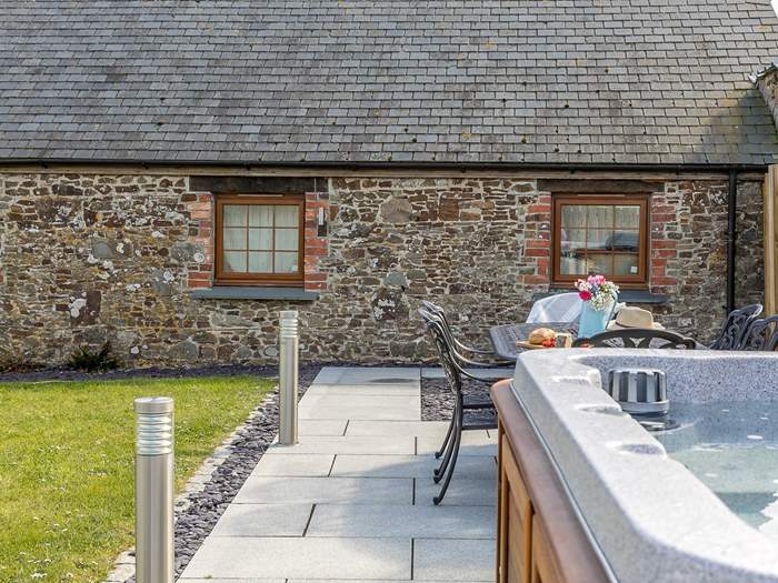 The Old Byre, Sleeps 6 in Widemouth Bay