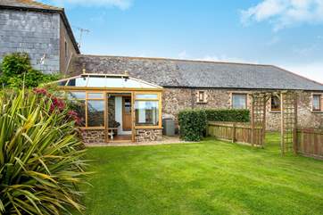 The Granary sits next to The Old Byre (2981).