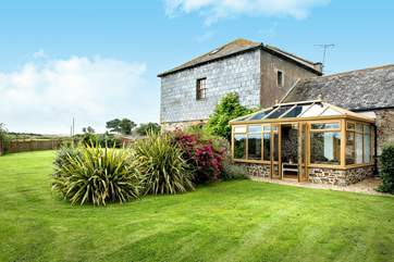 The Granary is a traditional Cornish farmhouse surrounded with a large enclosed garden.