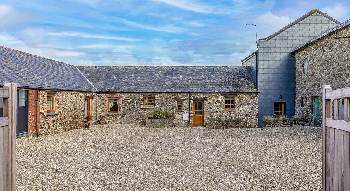 The Granary sits next to The Old Byre (2981).