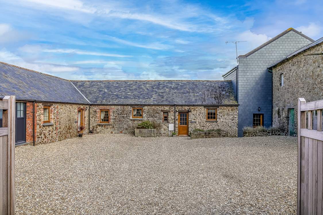 The Granary sits next to The Old Byre (2981).