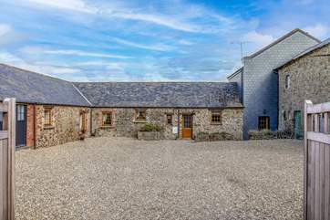 The Granary sits next to The Old Byre (2981).