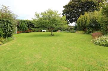 Masses of space in the garden to unwind.