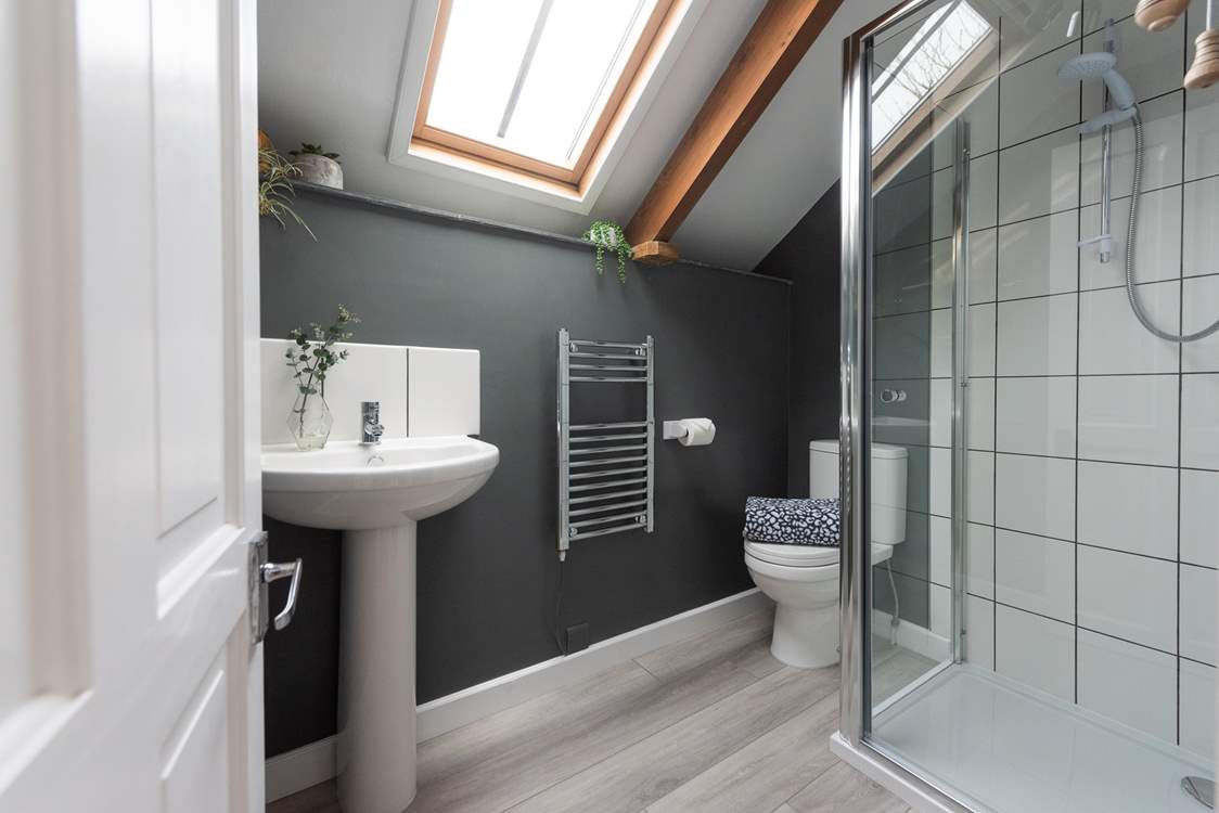 The super stylish shower-room, for a refreshing shower after a busy beach day.