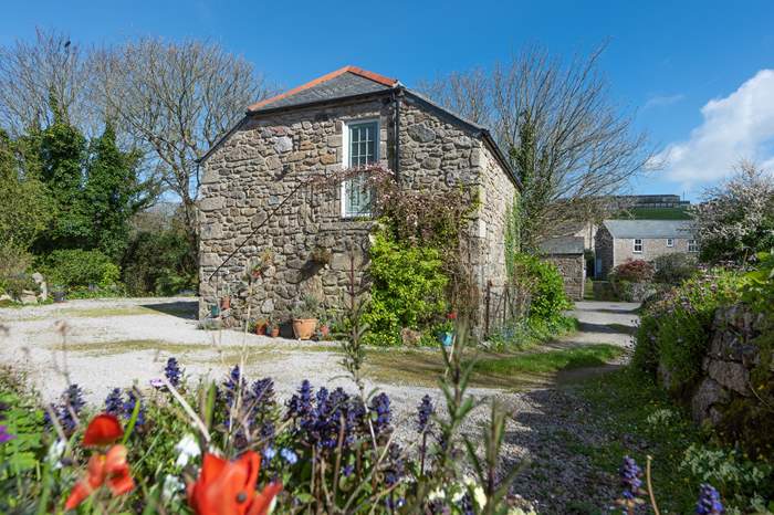 Streamside Mill is a 1 bedroom, dog friendly apartment near the beach in St Just.