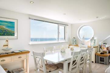 Plenty of space for all to gather and enjoy holiday meals together