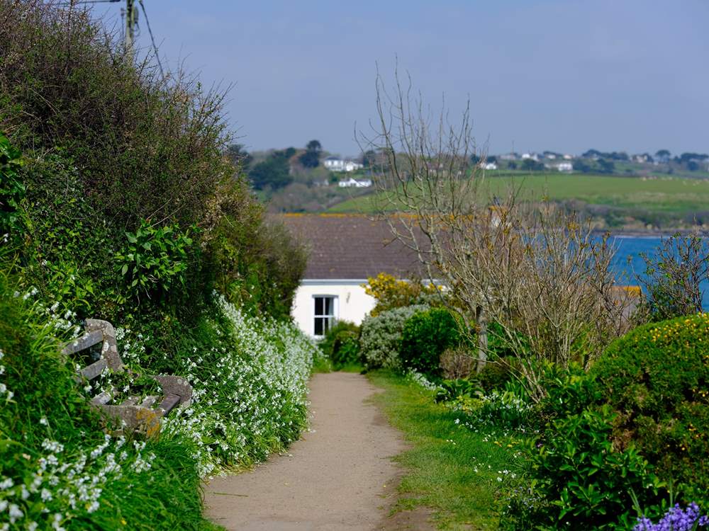 Enjoy the NT coastal footpath from the doorstep.