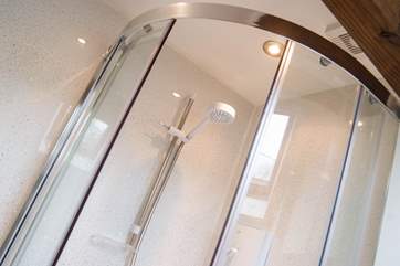 Glittery shower boarding on the walls adds a touch of fun.