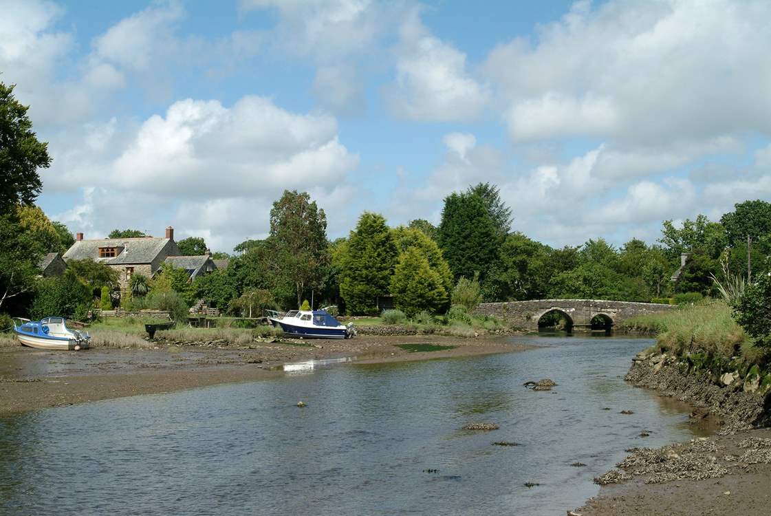 The ancient bridge that crosses the river.