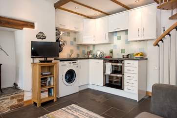 The fitted kitchen has all you need for your holiday meals.