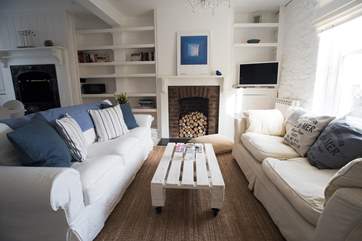 A TV, Blu-ray DVD and iPod dock provide plenty of sources of entertainment.
