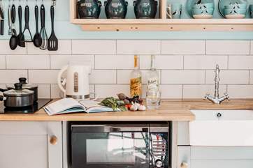 The cute kitchen area.