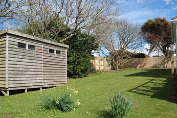 The rear garden with the shed where you can store your beach gear.