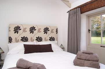 The bed is super comfy with a Vi-Spring mattress.