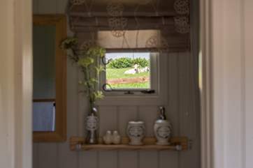 Including the en suite shower-room window too!