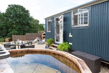 Enjoy a dip in the hot tub while the pizza is cooking in the oven - bliss!