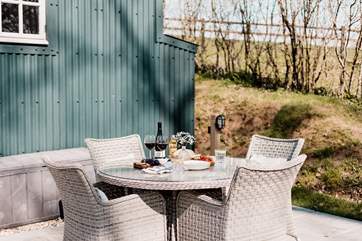 Then dine al fresco!